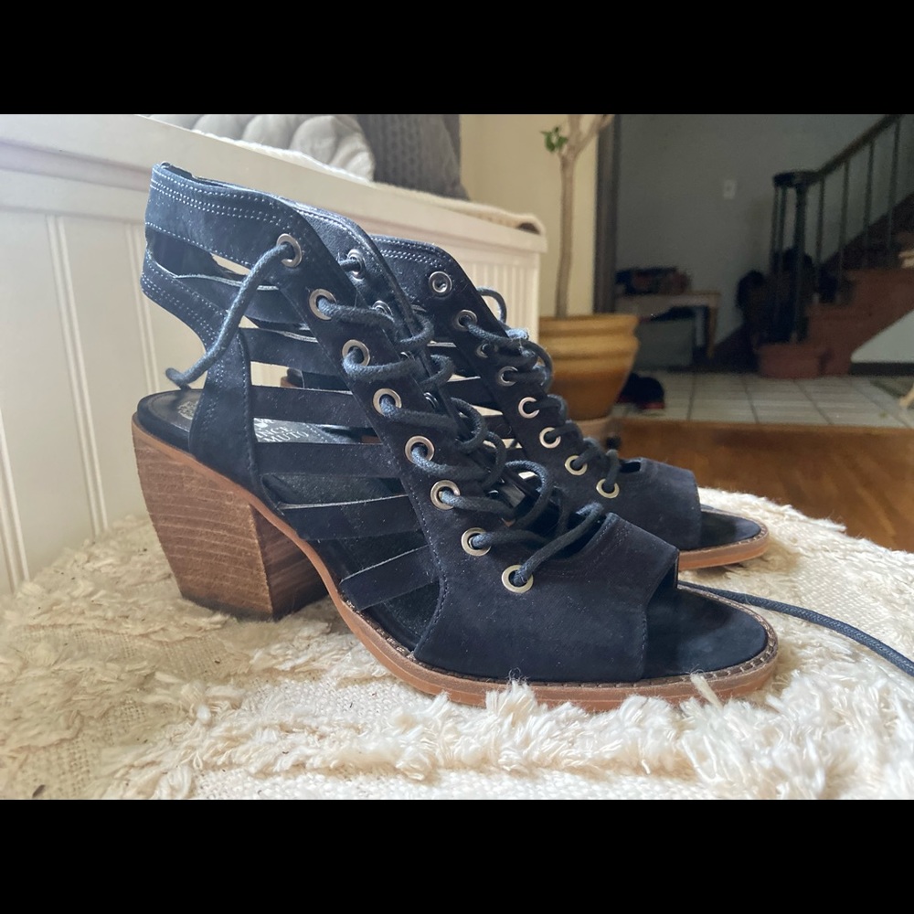 Vince camuto heals